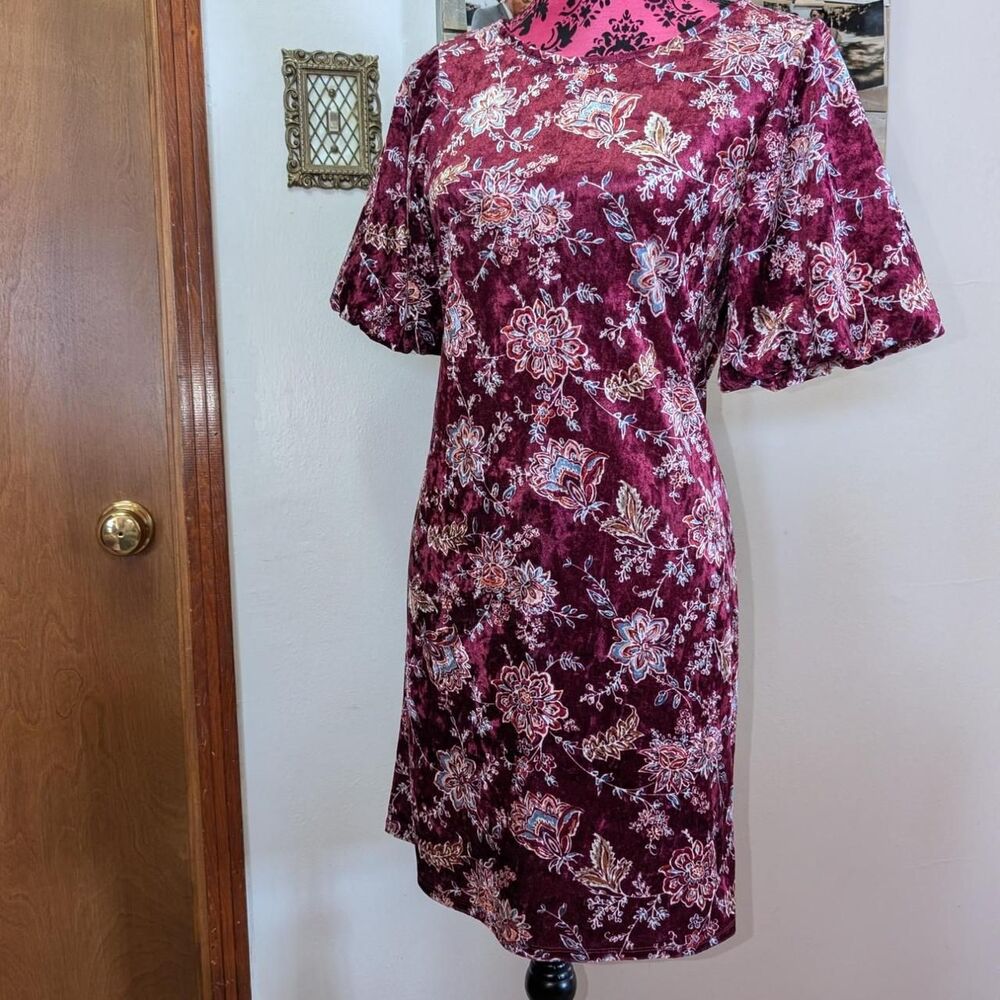 Moa-moa Women's burgundy floral velvet Dress